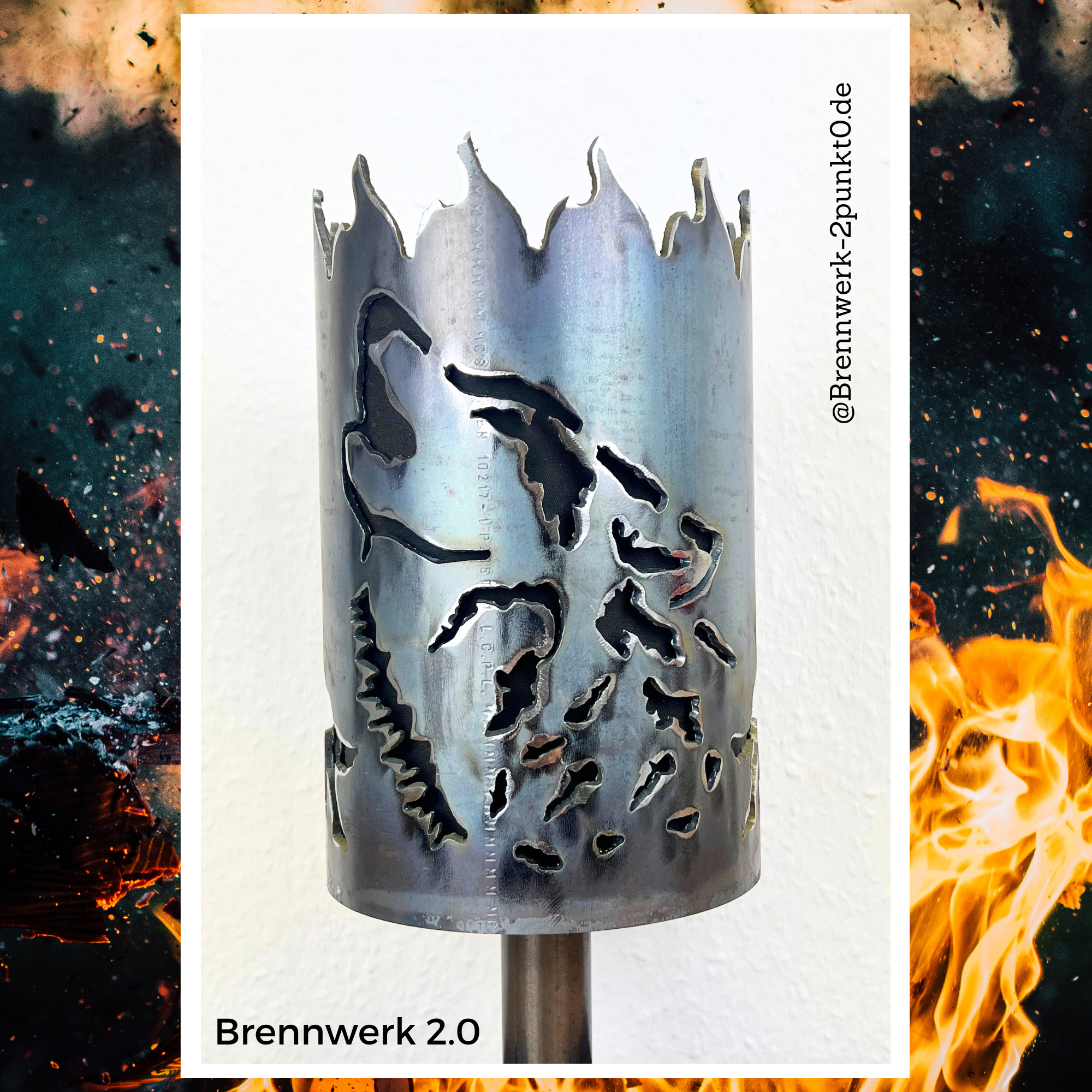 Gartenfackel – Wolfskopf_1 mit Wolf heulend