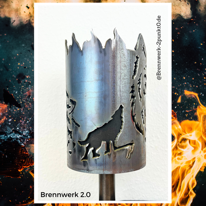 Gartenfackel – Wolfskopf_1 mit Wolf heulend